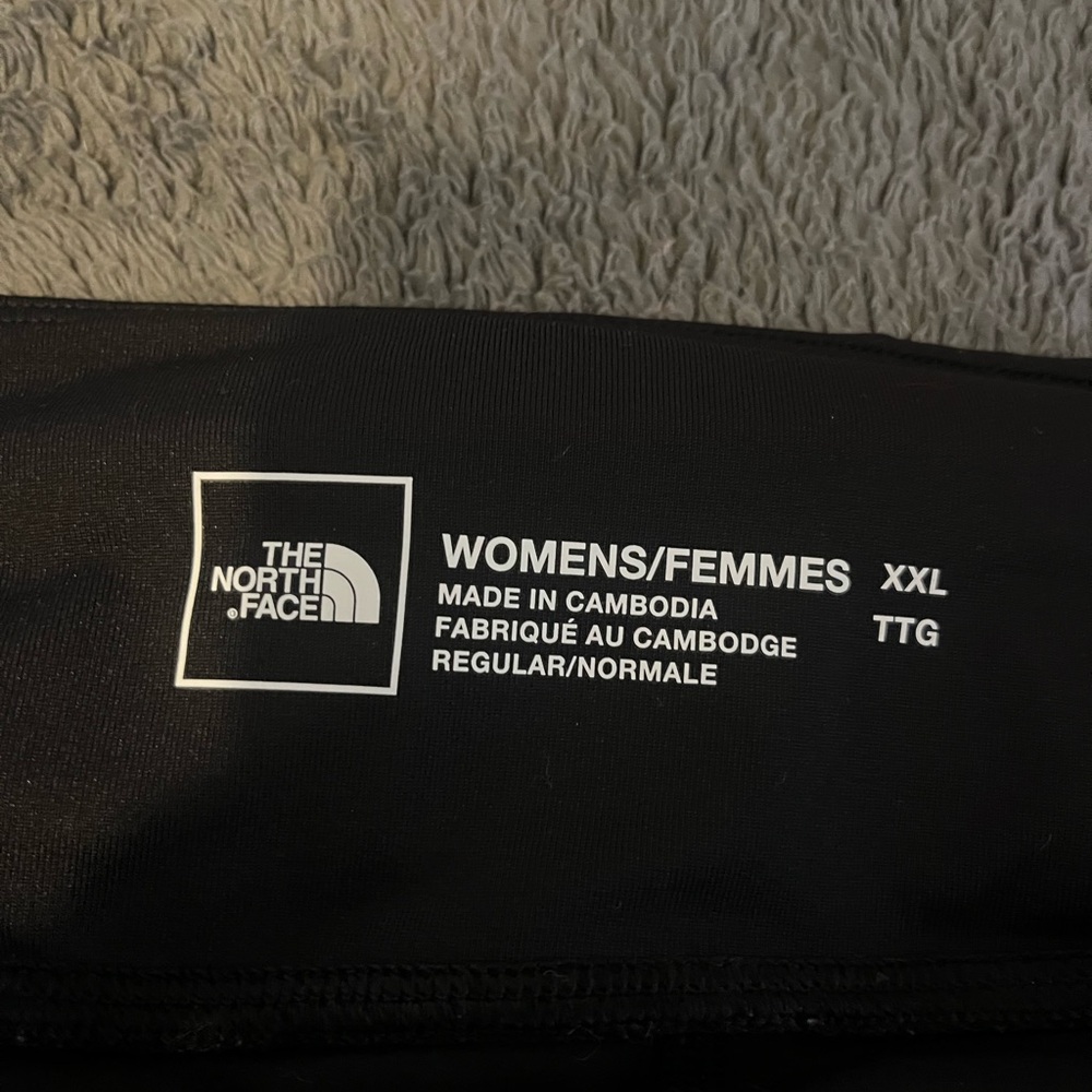The North Face Women's Black Skort - Picture 7 of 7